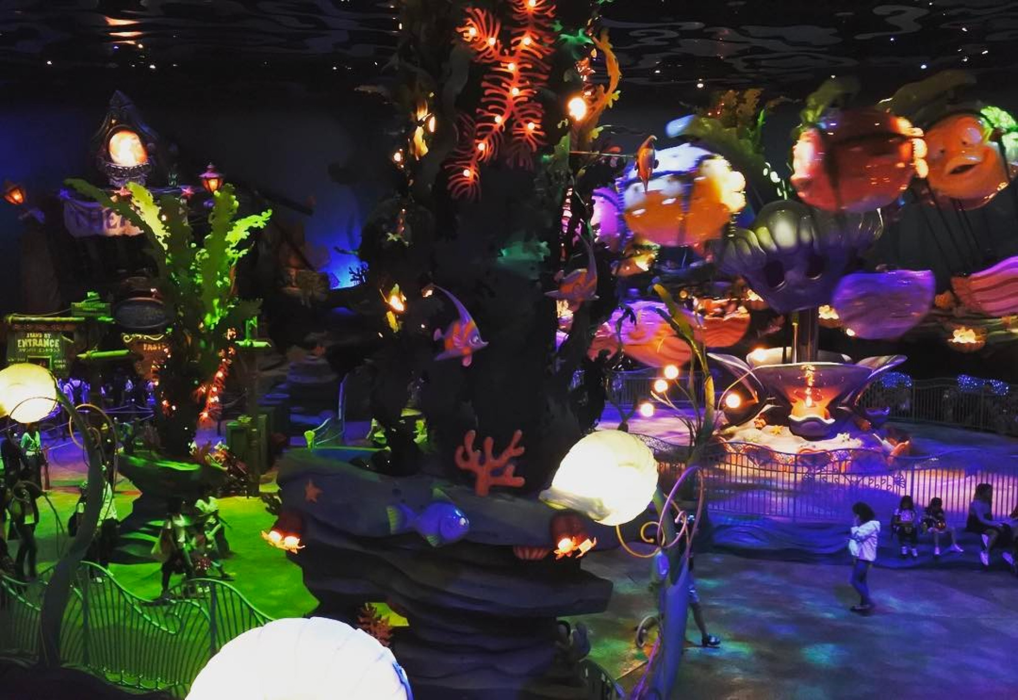 アンダー ザ シー トリトンズキングダム の様子 キャステル Castel ディズニー情報