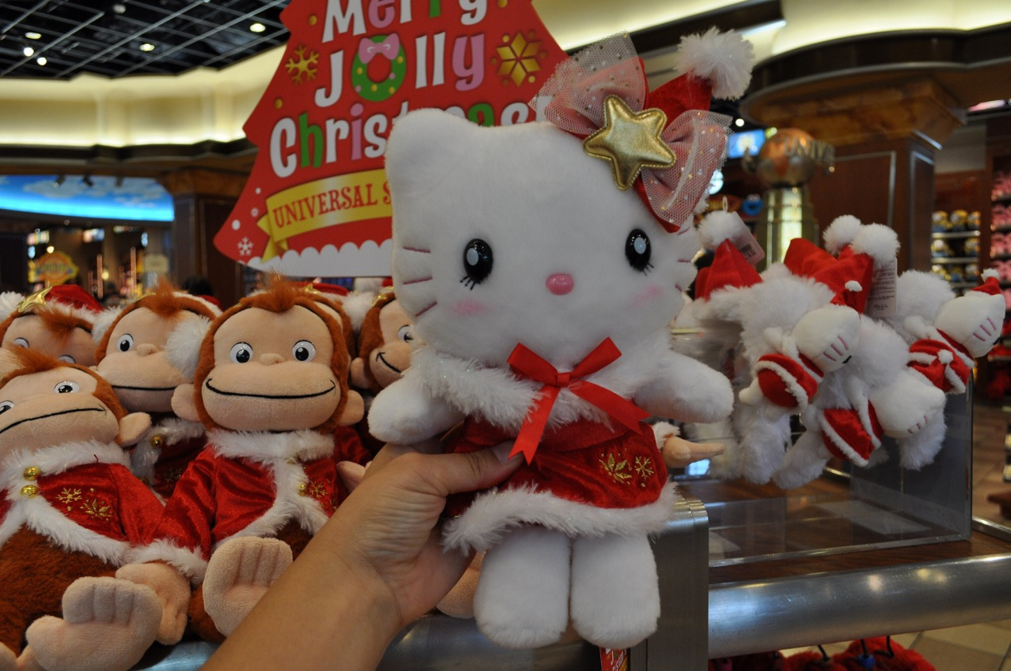 ハローキティクリスマスぬいぐるみ キャステル Castel ディズニー情報