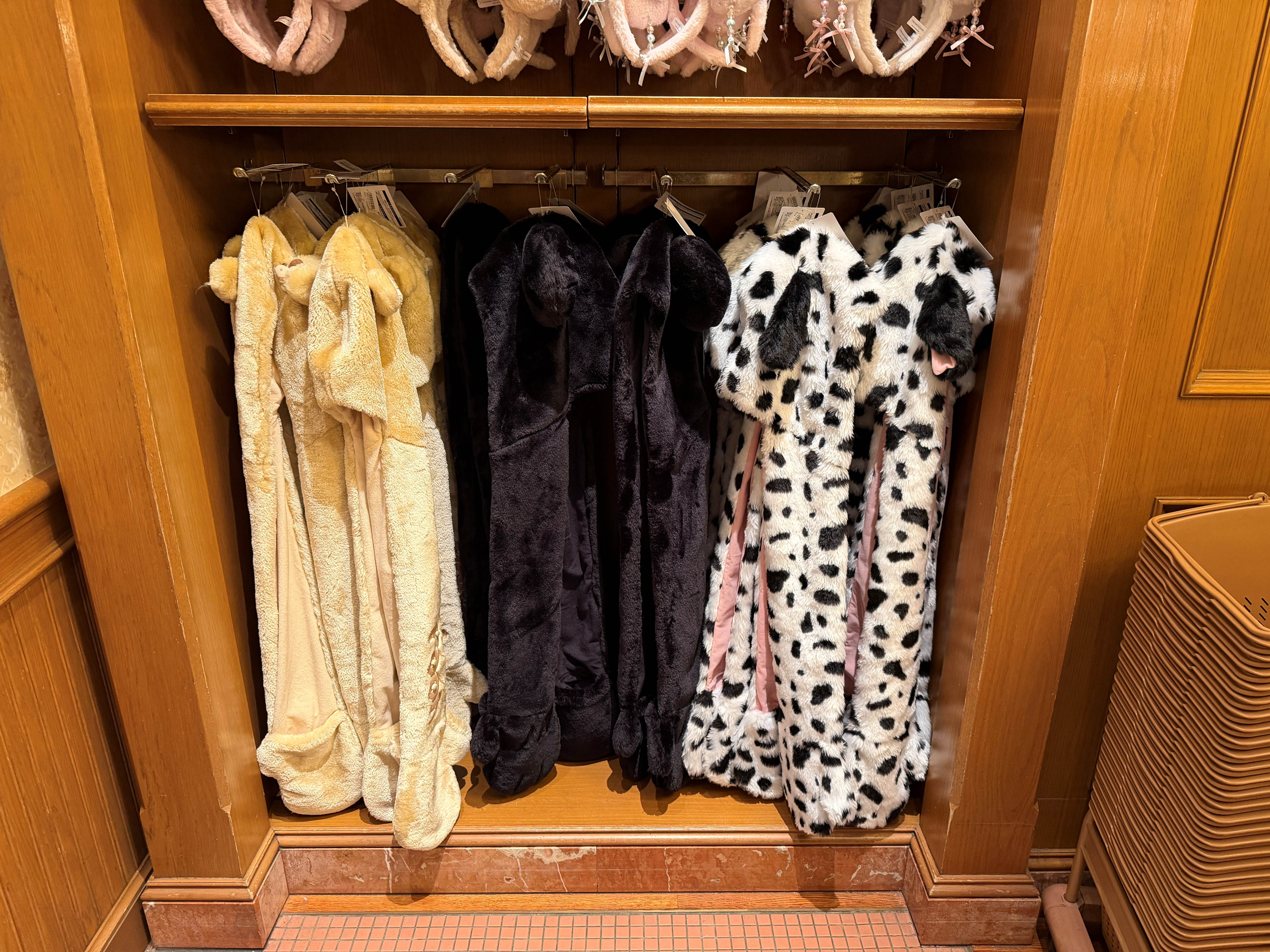 22冬 ディズニーのマフラー全12選 防寒対策におすすめ 野獣 ルミエールのフード付きマフラーも