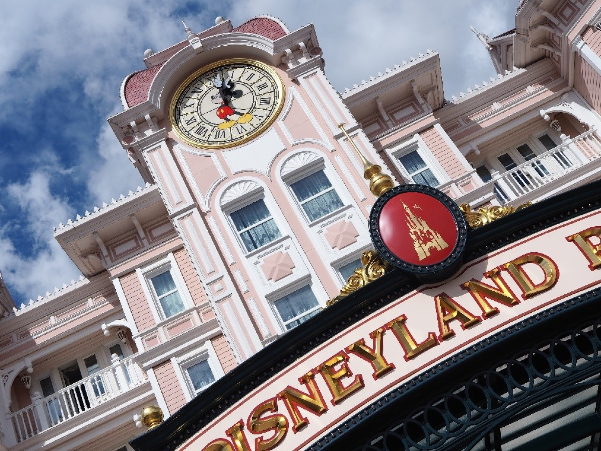 ディズニーランドパリのミッキーの時計 キャステル Castel ディズニー情報