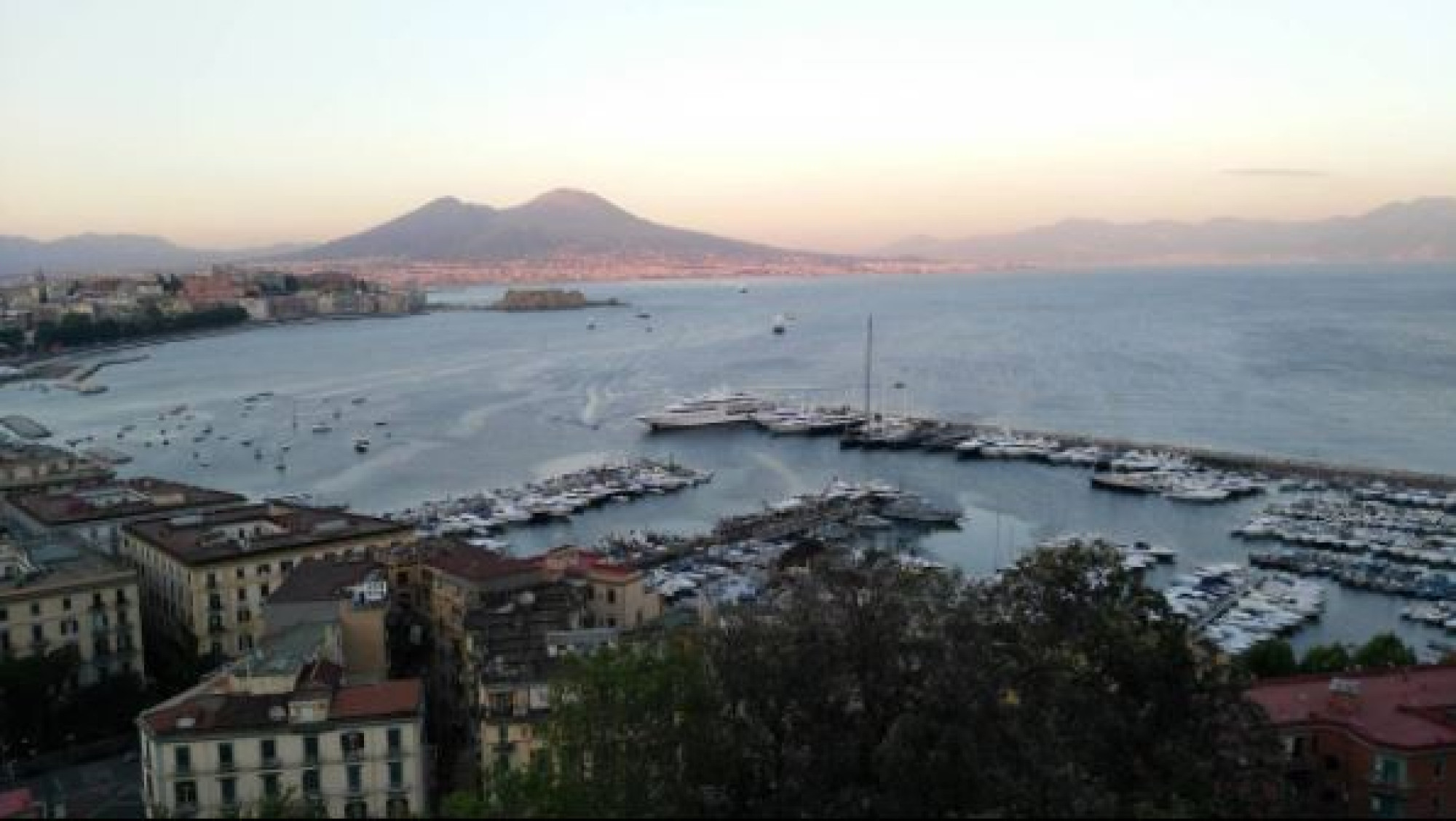 プロメテウス火山モデルのヴェスヴィオ火山 キャステル Castel ディズニー情報