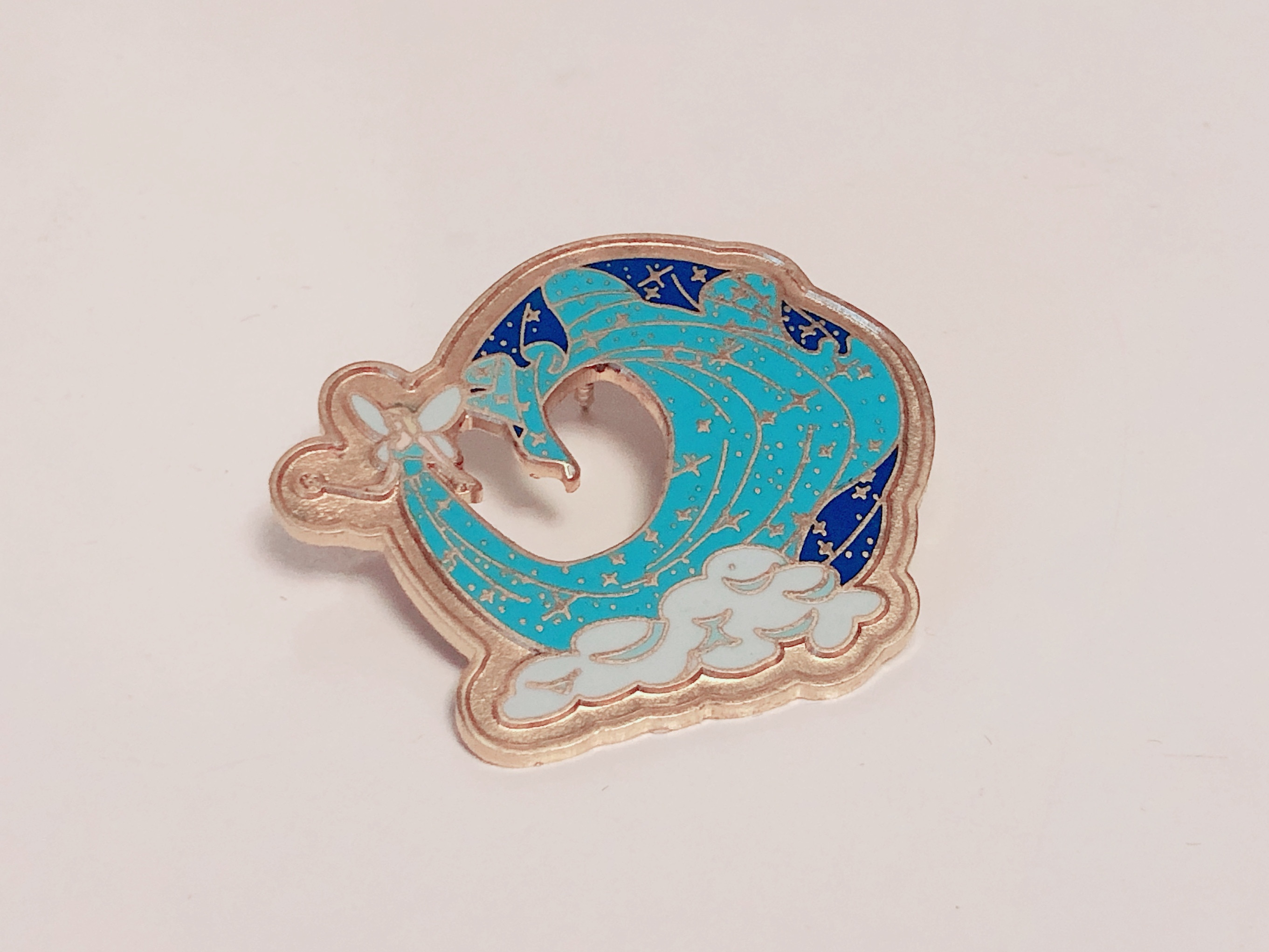 アナハイムディズニーランドパレード参加記念ピンバッジ キャステル Castel ディズニー情報