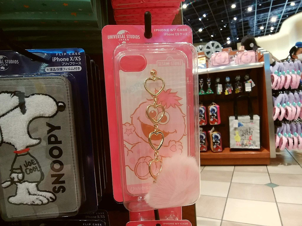 モッピーのハートチャームとファー付きスマートフォンケース キャステル Castel ディズニー情報