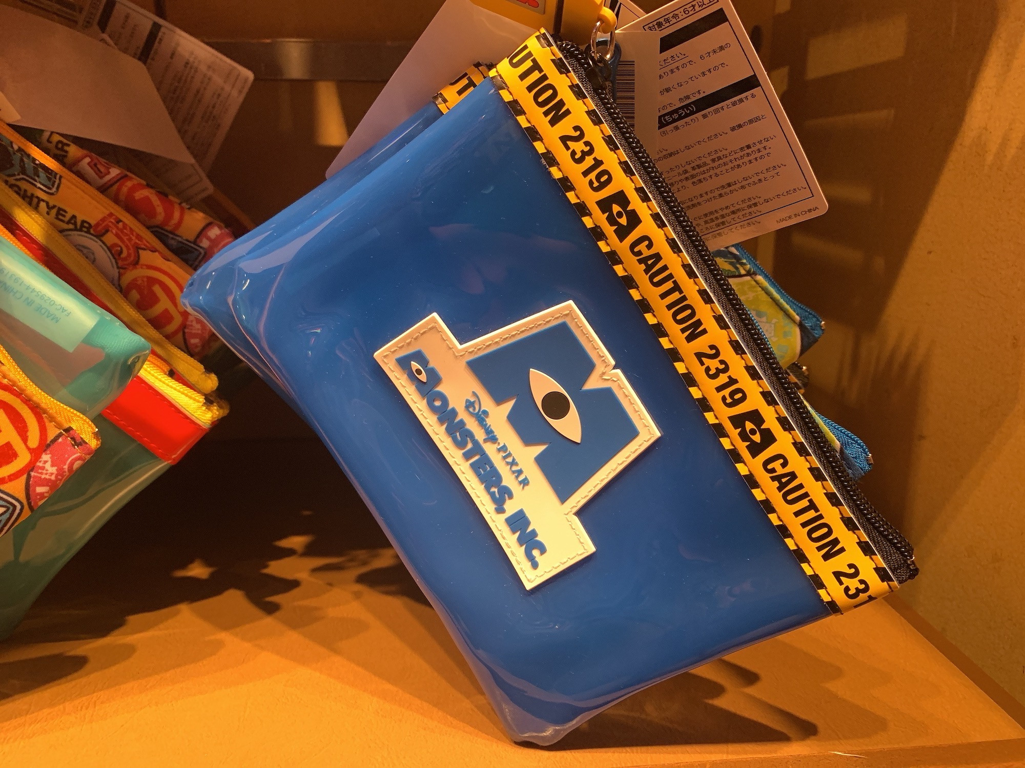 モンスターズ インクポーチ キャステル Castel ディズニー情報