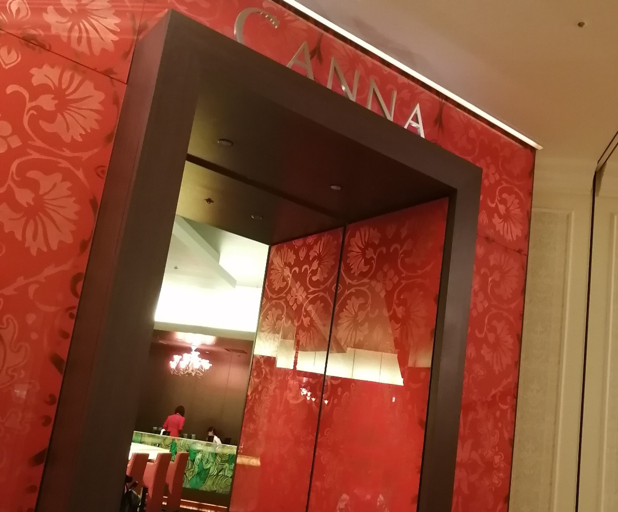 ディズニーランドホテルのレストラン カンナ キャステル Castel ディズニー情報