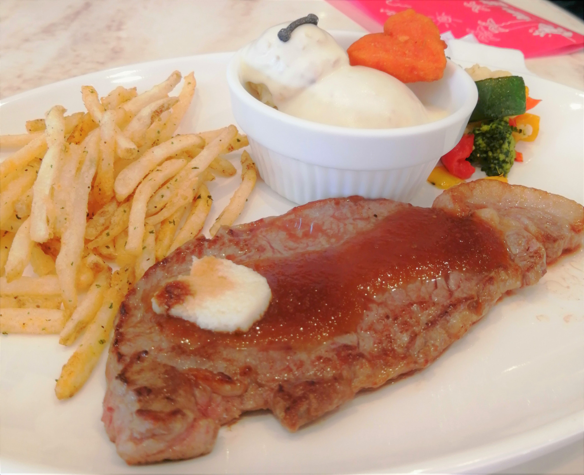 ベイマックス ステーキプレート キャステル Castel ディズニー情報 ベイマックス ステーキプレート キャステル Castel ディズニー情報