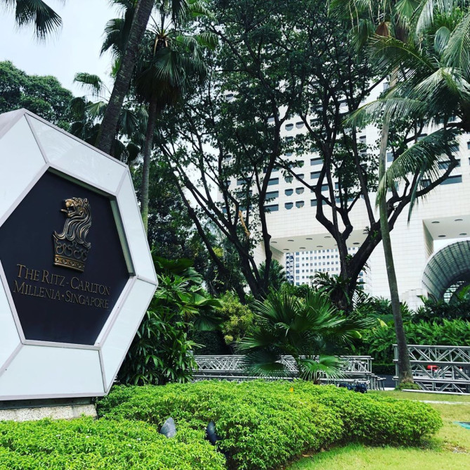 ホテルでは変換プラグを貸してもらえることが多い