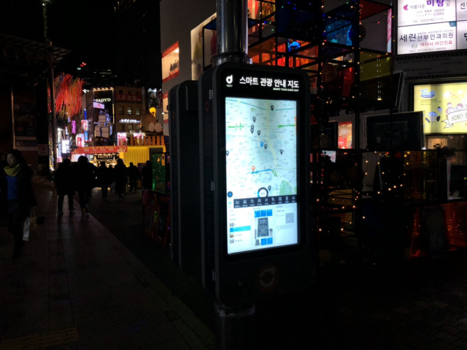 明洞駅前に設置された観光案内ボード