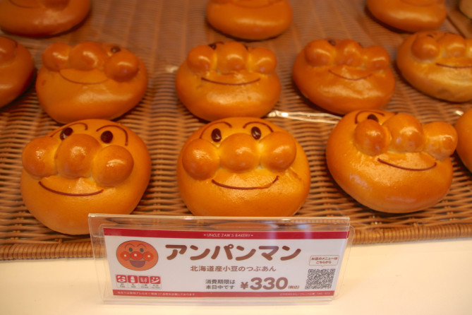 横浜 アンパンマンミュージアムのパンを紹介 入場しなくても買える 種類 値段 混雑状況も