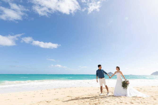 光輝く美しいワイマナロビーチ