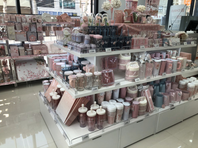 ダイソーのさくらグッズコーナー