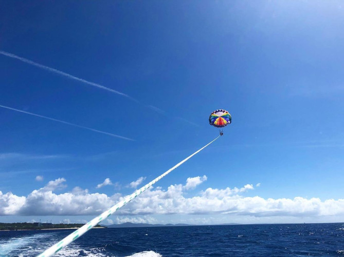沖縄　パラセーリング