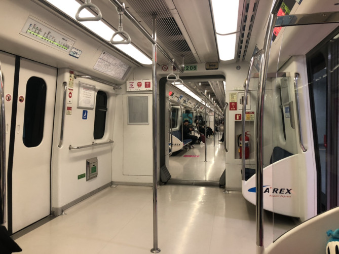 空港とソウル駅を結ぶA'REXの車内