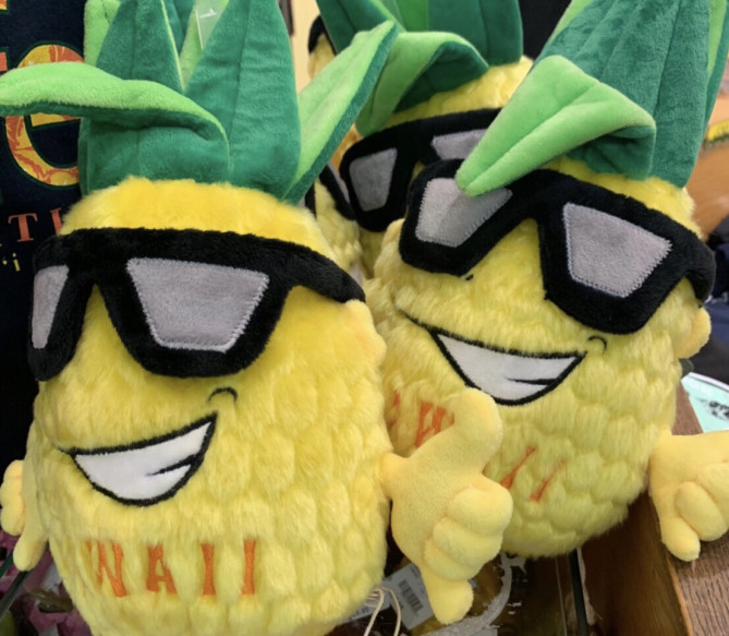 パイナップルのぬいぐるみ