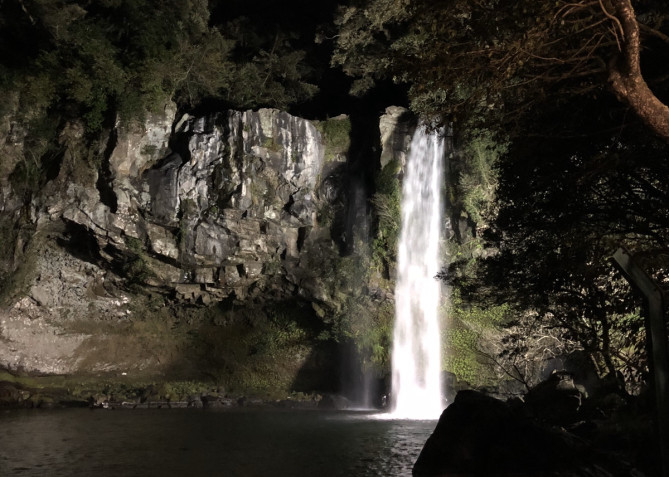夜の観光がオススメな天地淵瀑布