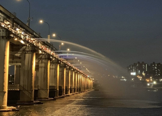 デートスポットとしても人気の月光レインボー噴水