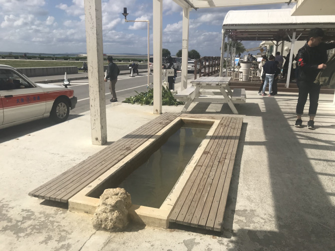 気軽に足湯ができるスポット、遊びつかれたらちょっと休憩しましょう