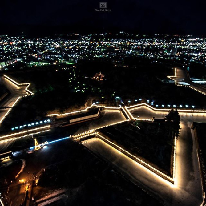 ライトアップされた五稜郭