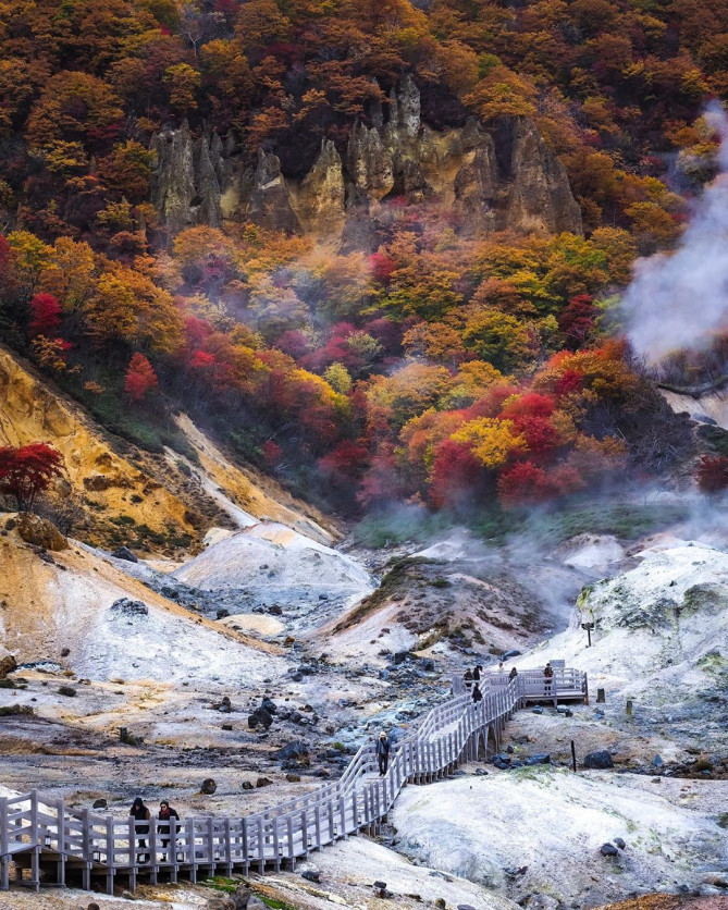 登別温泉地獄谷の渓谷