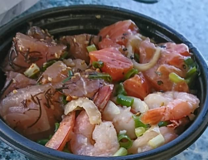 ニコスピア38のポキ丼