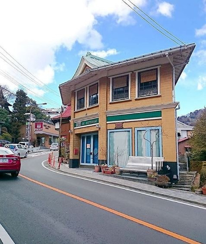 レトロな雰囲気のセピア通り