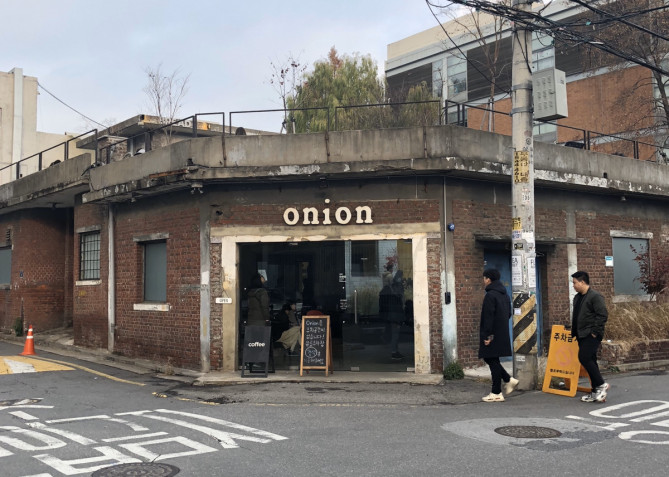 聖水にあるcafe onionの外観