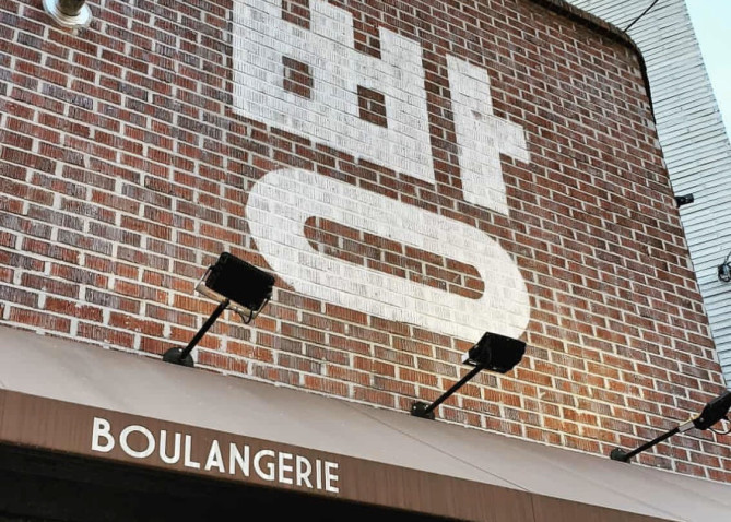 ハングルで大きくパンと書かれたオブニ