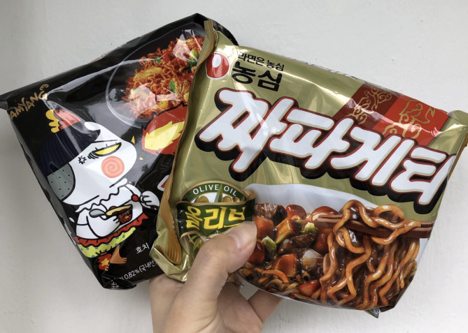 プルダックポックンミョンとジャパゲティ