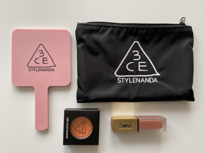 3CEのポーチとハンドミラー