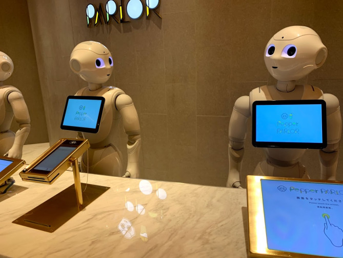 Pepper PARLOR（ペッパーパーラー）のペッパーくん