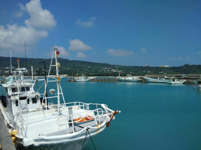 漁業の島、奥武島には漁船がたくさん