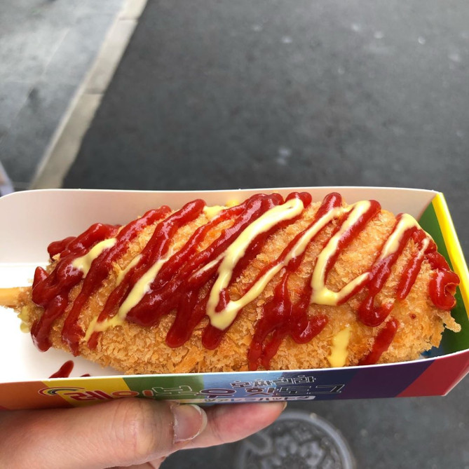 レインボーモッツァレラハットグ