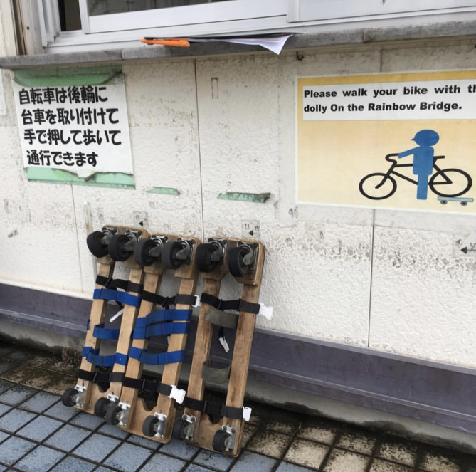 貸し出しされている自転車用台車