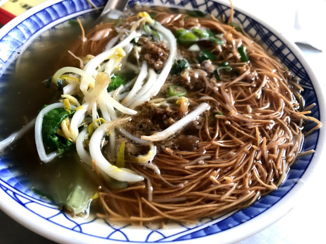鶏絲麺（ジースーメン）35元