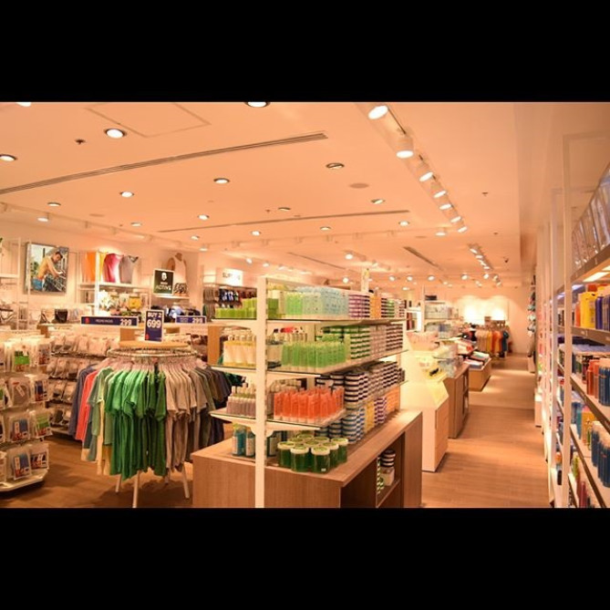 BENCH(ベンチ) アヤラモール店内観