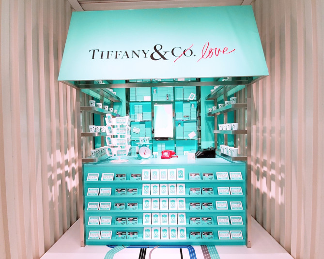 ティファニーブルーで彩られたフォトスポット