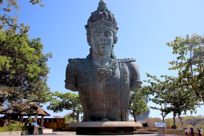 プラザウィスヌ