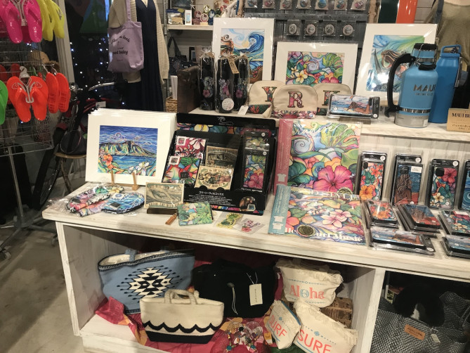 ビーチで差がつくオシャレなトロピカルグッズ