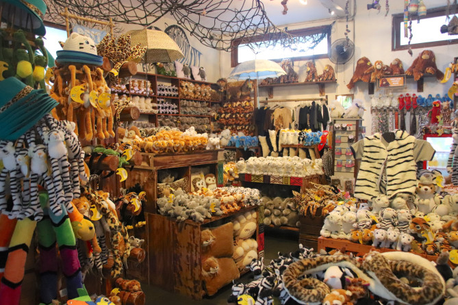 園内に入ってすぐのショップ