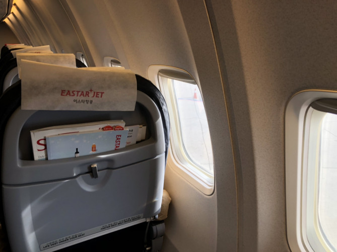 韓国行きの飛行機の機内