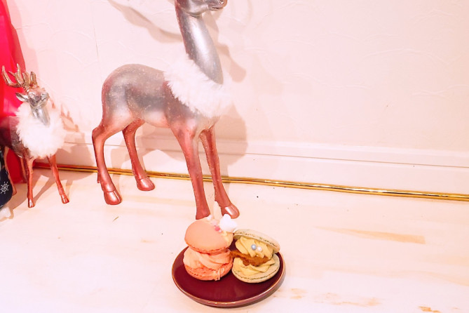 ストロベリーミルクとアールグレイのマカロン