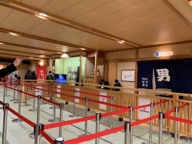 浴衣に着替えるための男女別の更衣室