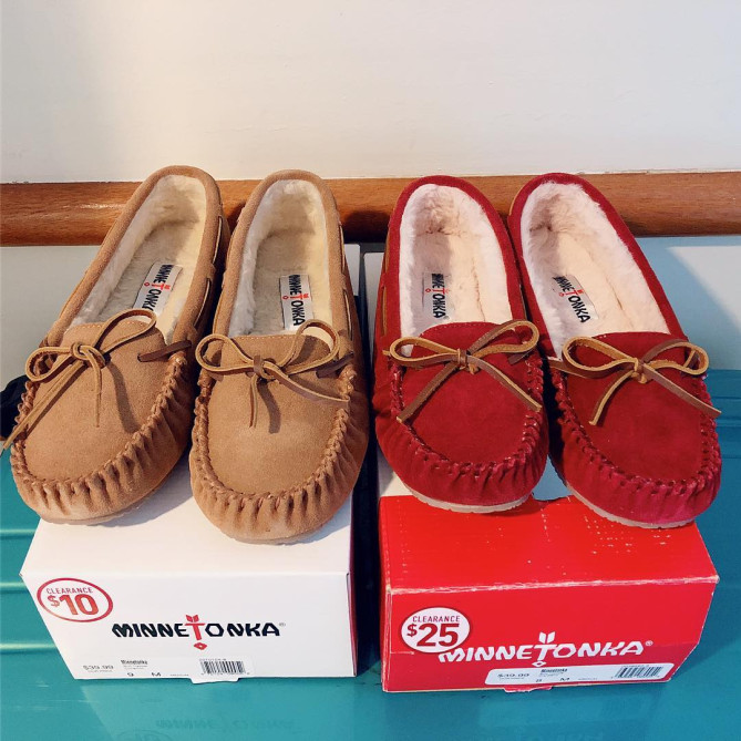 ミネトンカの靴