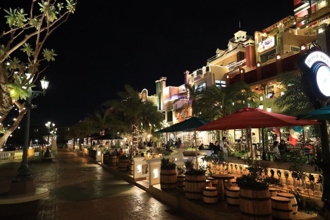 デポアイランド　夜の町並み