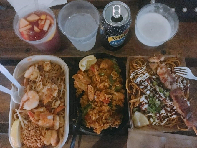 ブリスベンのマーケットのアジア料理