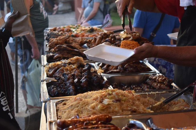 グアムナイトマーケットのチョモロ料理
