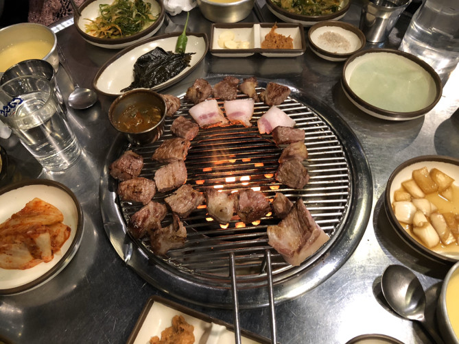 チェジュ島のブランド豚「済州黒豚」