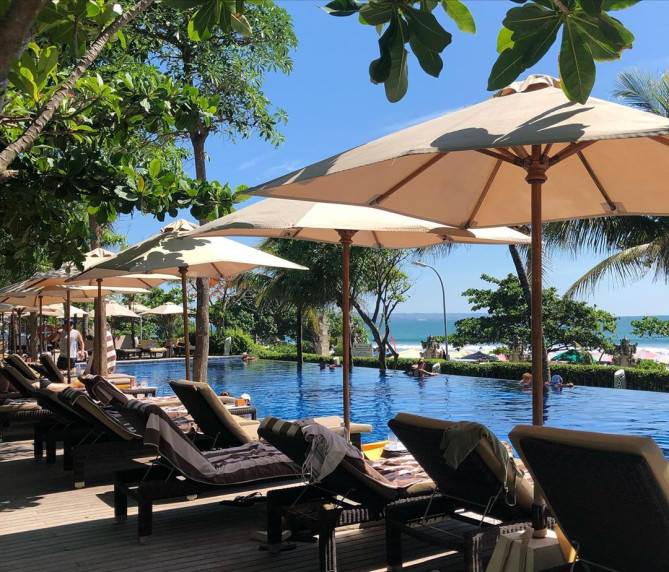 パドマ・リゾート・レギャン　インフィニティプール