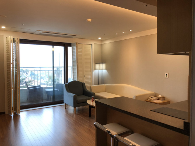 ファミリースイートの広々としたリビング