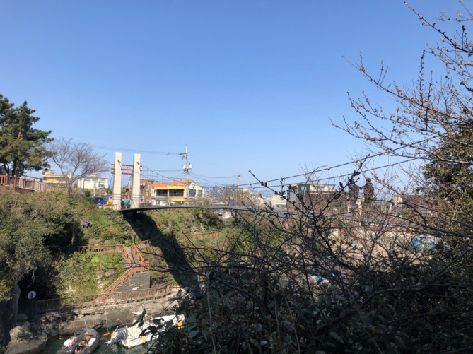 龍淵にかかるつり橋「龍淵クルム橋」